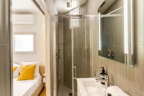 Design 1 BDR with AC Hotel in Paris