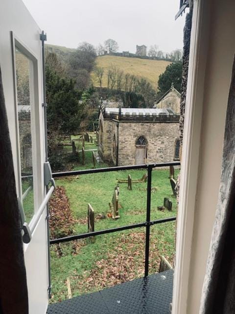 Ye Olde Nags Head Hotel in Castleton