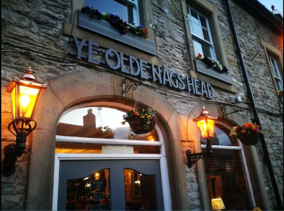 Ye Olde Nags Head Hotel in Castleton