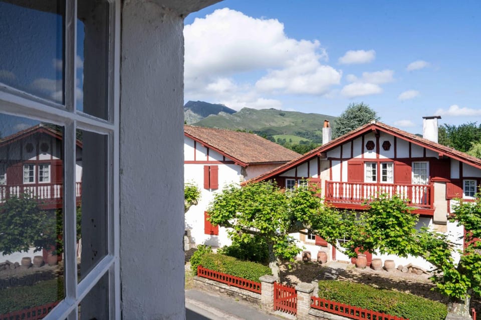Logis Hotel Baratxartea Hotel in Sare