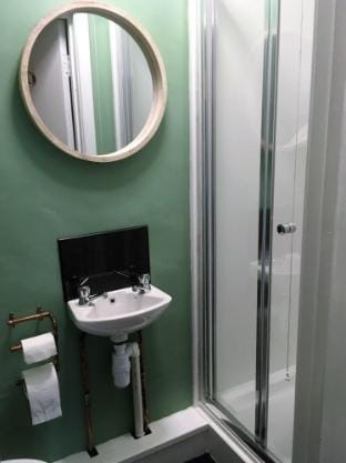 CellB - Hostel Hotel in Wales