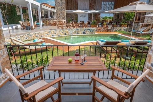 Dandelion Suites Hotel in Nikiti