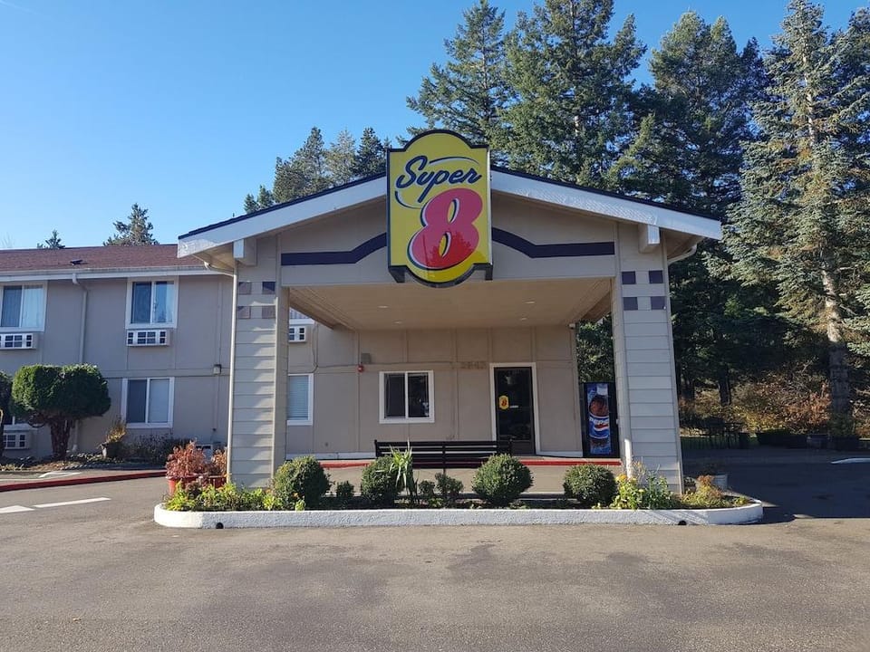 Super 8 Shelton Hotel in Shelton