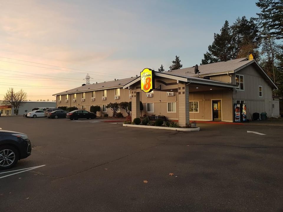 Super 8 Shelton Hotel in Shelton