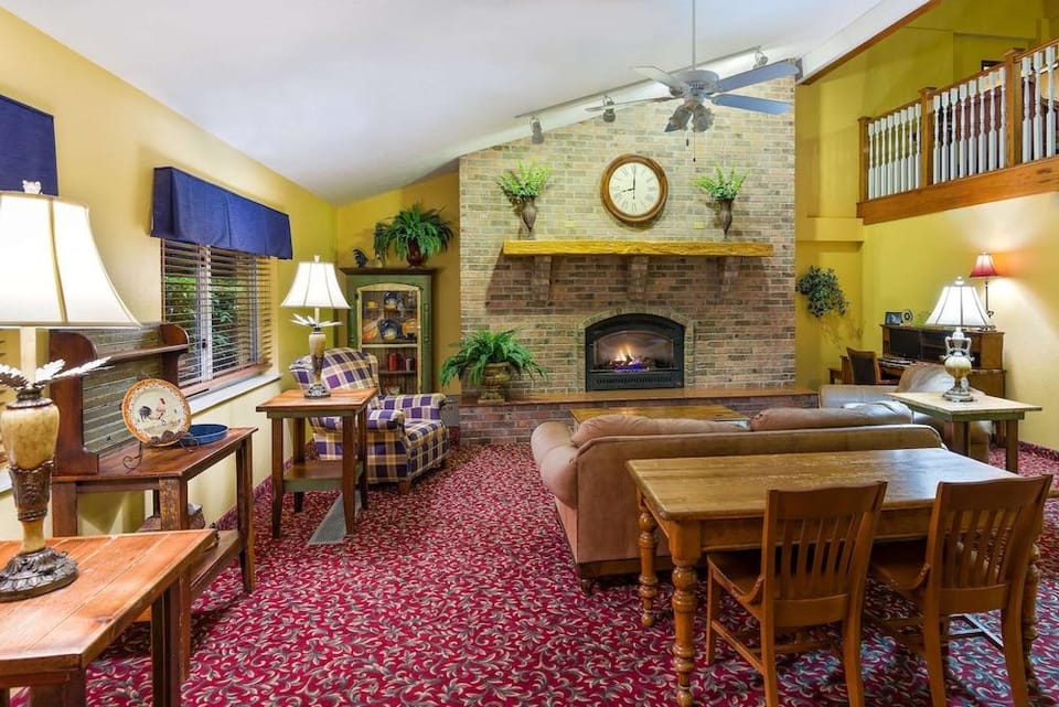 AmericInn Lodge & Suites Republic Hotel in Ozark Mountains