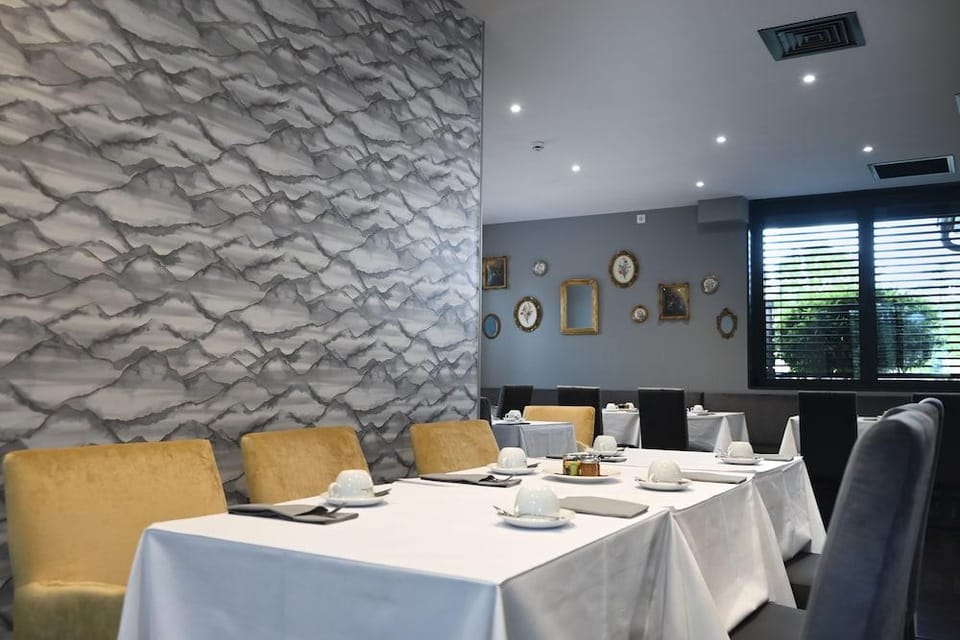 Marina Bay Hotel in Annecy