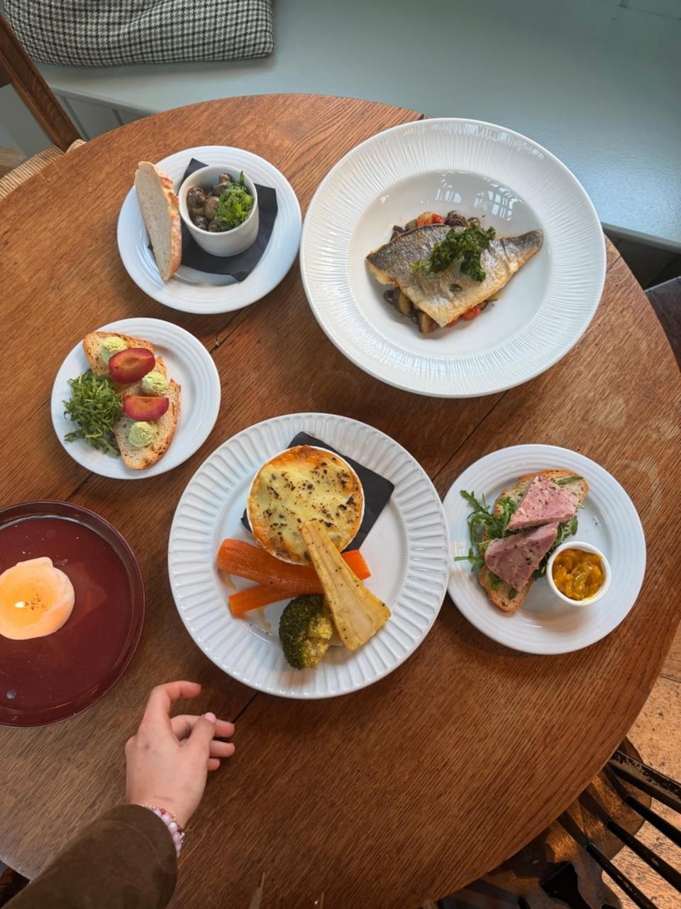 The Farmhouse at Bodnant Welsh Food Hotel in Afon Hiraethlyn