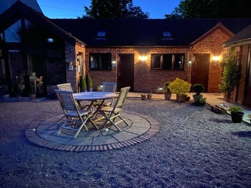 High View Cottage Hotel in East Staffordshire District