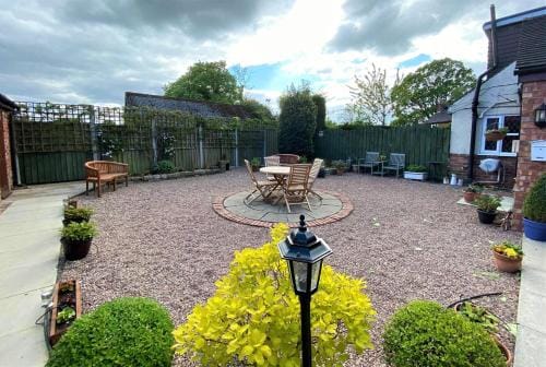 High View Cottage Hotel in East Staffordshire District