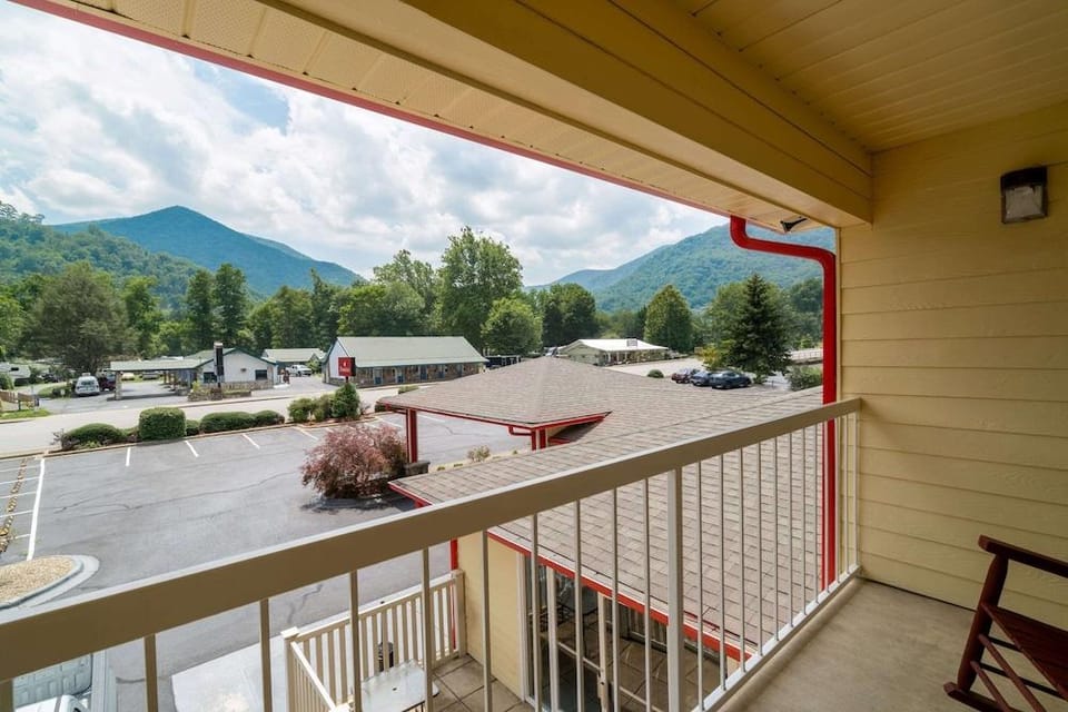 Ramada Limited Maggie Valley Hotel in Maggie Valley