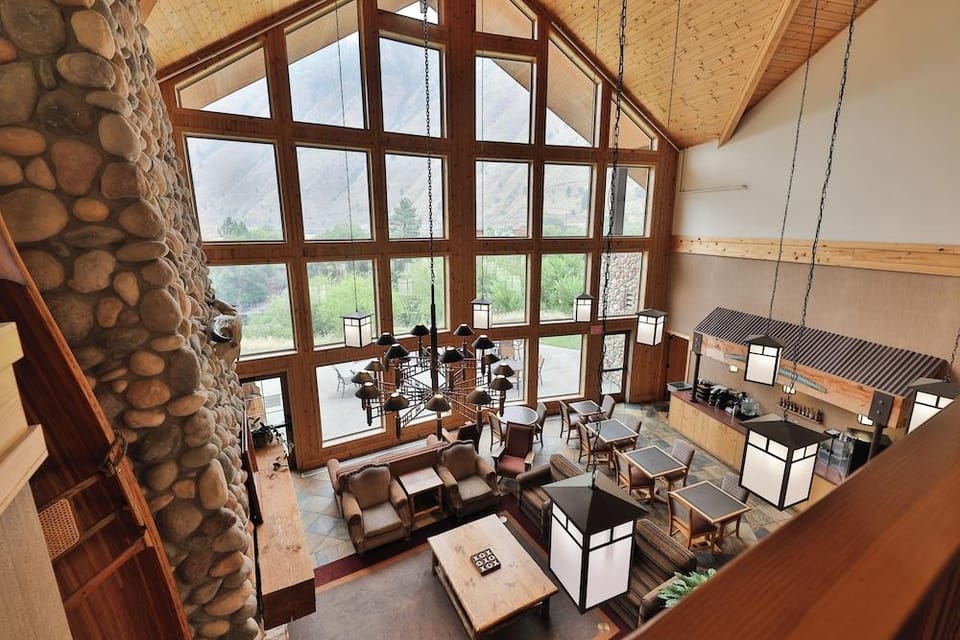 Salmon Rapids Lodge Hotel in Riggins