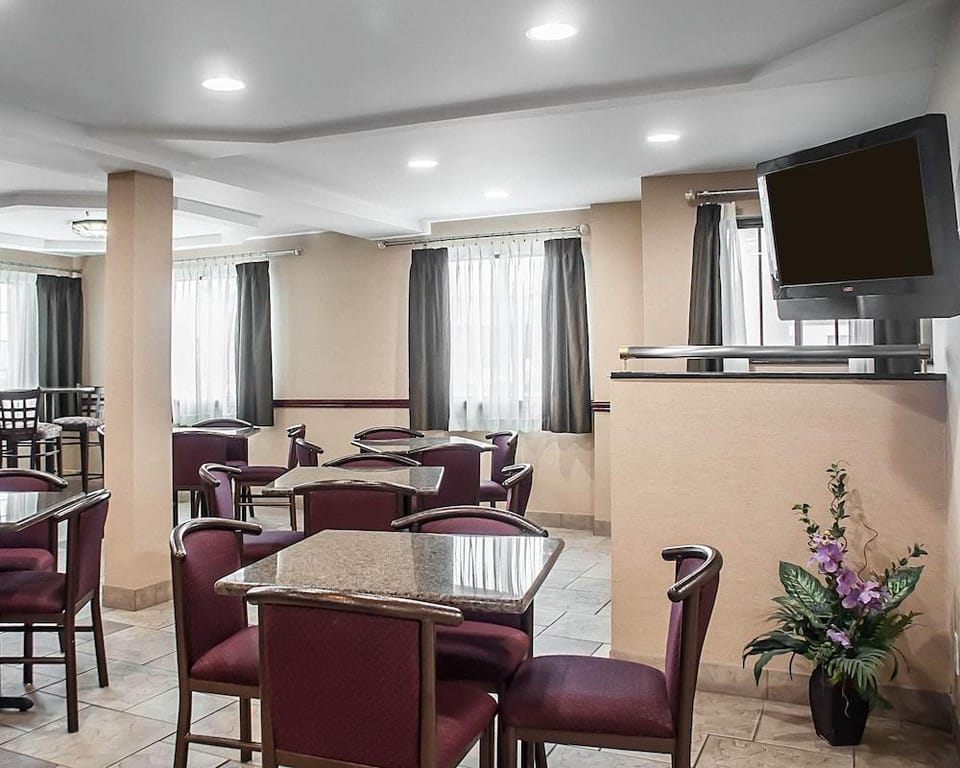 Comfort Inn Hotel in Lake Erie