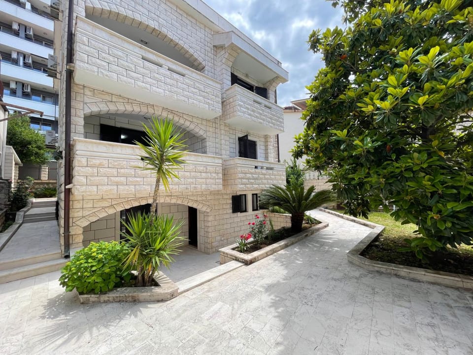 Apartments Villa Mirjana Hotel in Budva Municipality