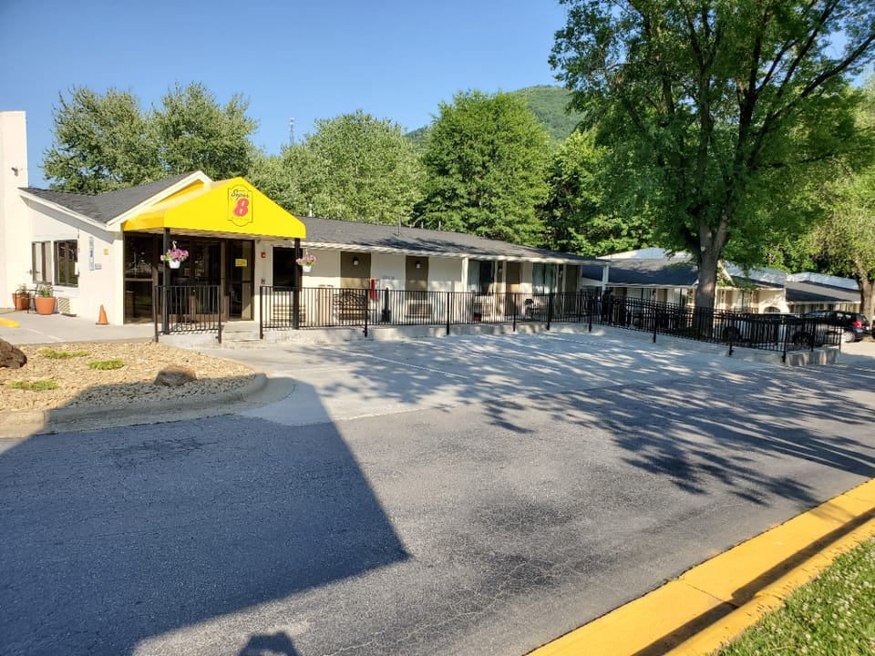 Super 8 by Wyndham Asheville/Biltmore Hotel in Swannanoa
