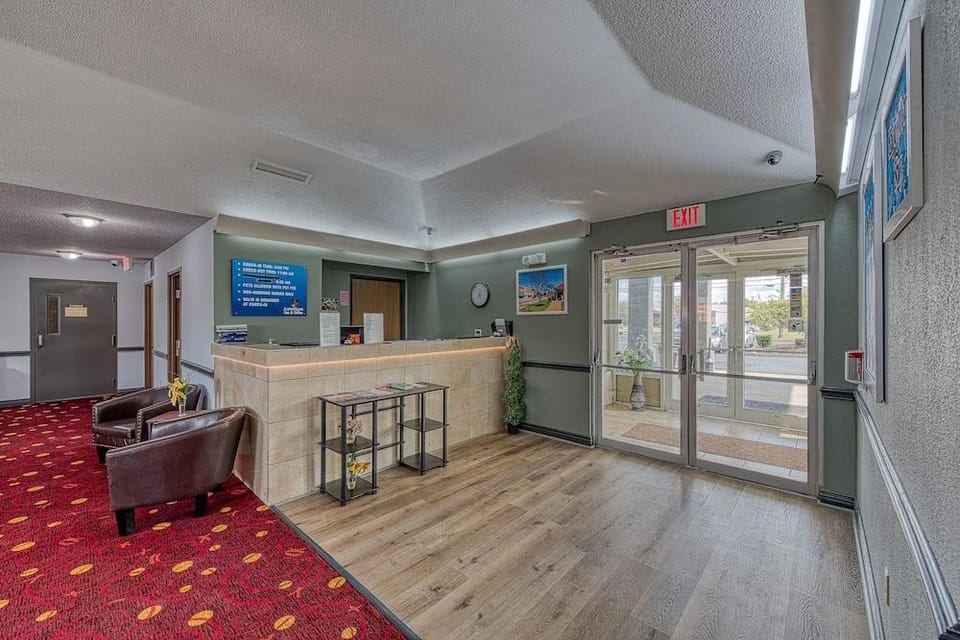 Days Inn & Suites Dundee Hotel in Ohio