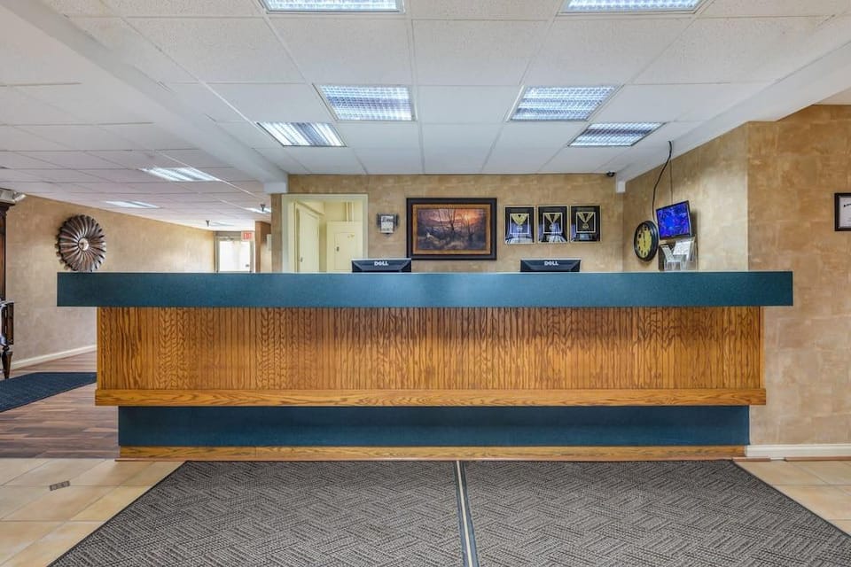 Econo Lodge Hotel in West Virginia