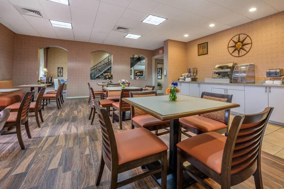 Econo Lodge Hotel in West Virginia