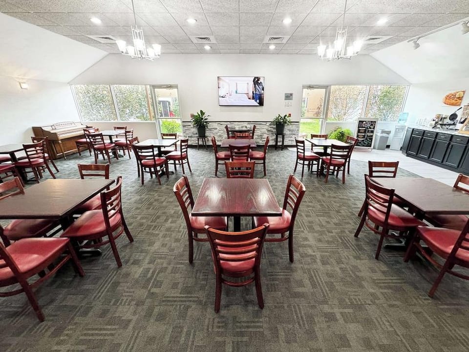 Econo Lodge Hotel in Wisconsin