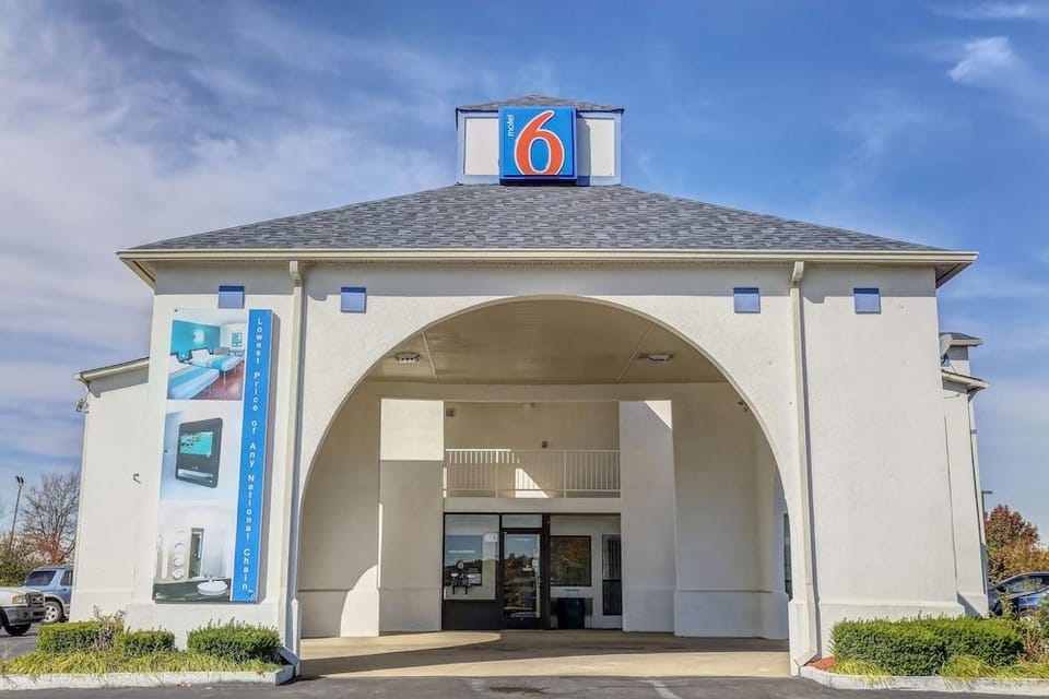 Motel 6 Hotel in Dickson