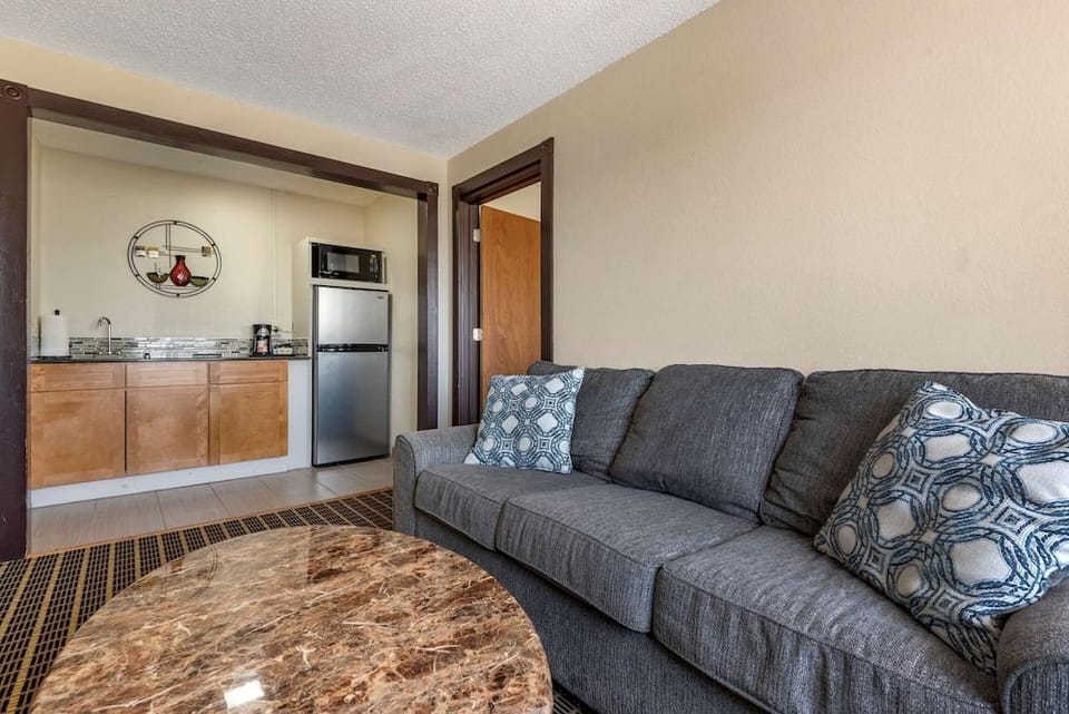 Allegheny Inn & Suites Hotel in Allegheny River