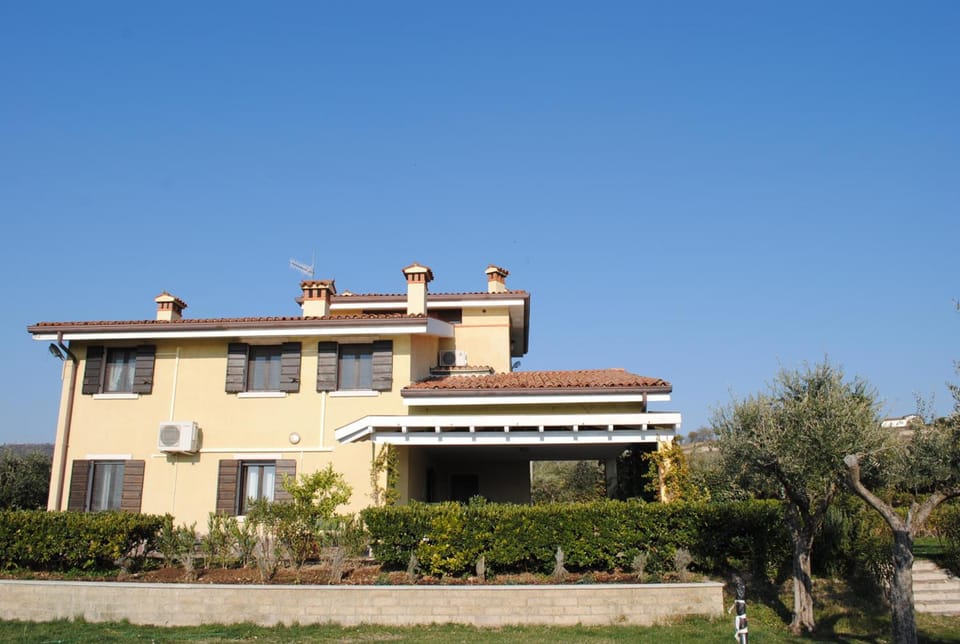 AGRITURISMO MELOGRANO D'ORO Hotel in Bardolino