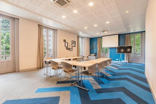 Park&Suites Appart'City Lyon Cite Internationale - Appart Hotel Hotel in Caluire-et-Cuire