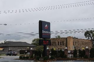 Rodeway Inn & Suites Hotel in Countryside