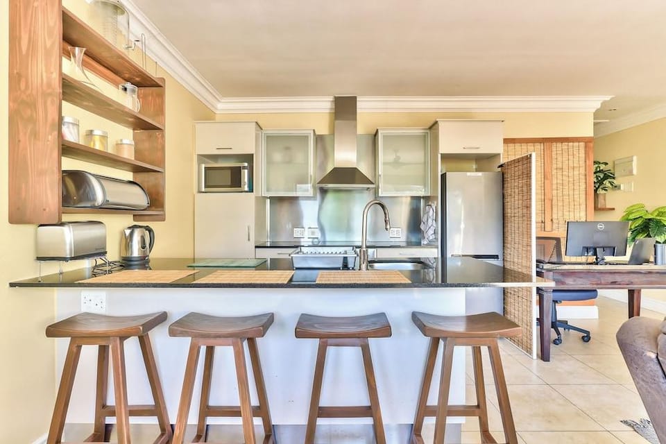 Planet Africa Hotel in Sea Point
