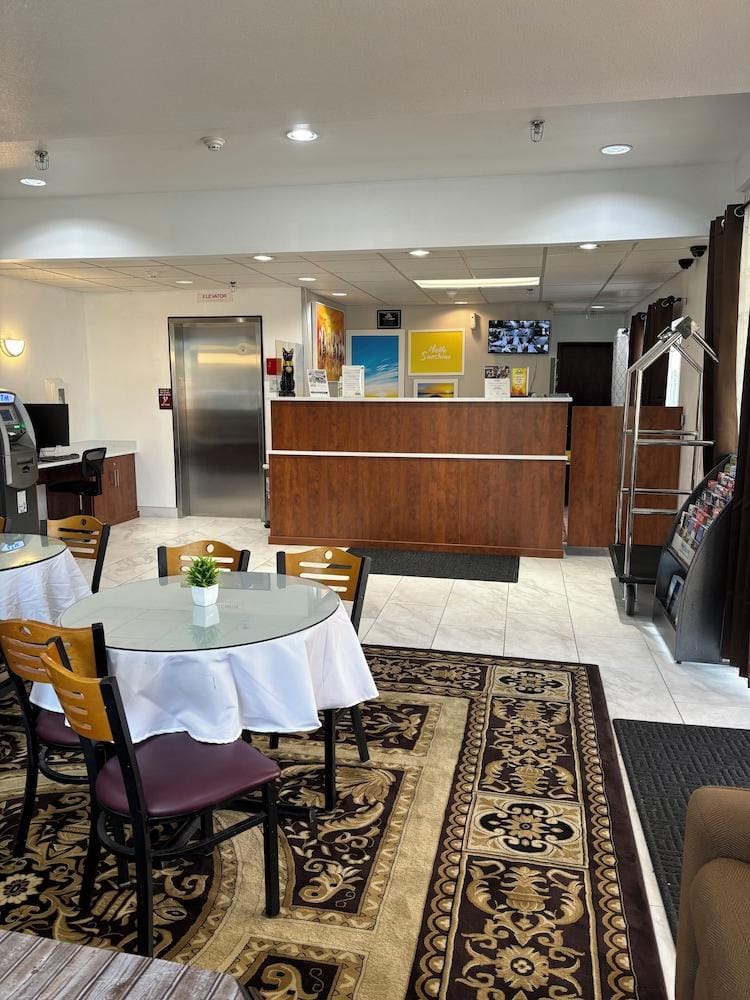 Days Inn Seattle Aurora Hotel in Shoreline