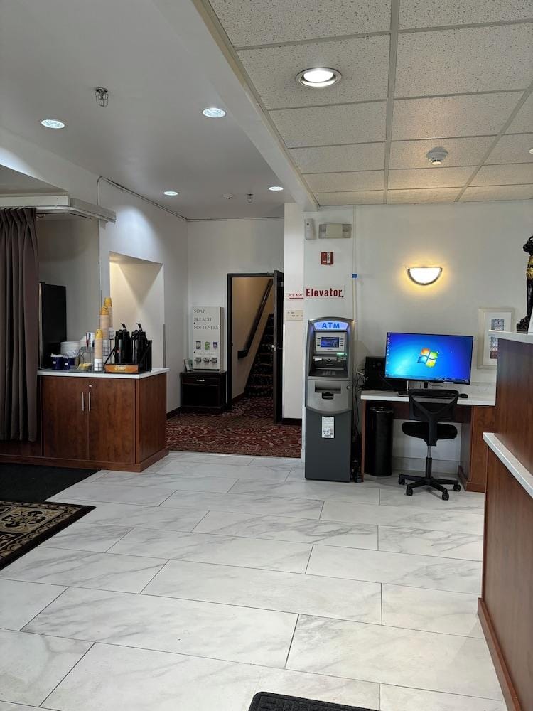 Days Inn Seattle Aurora Hotel in Shoreline