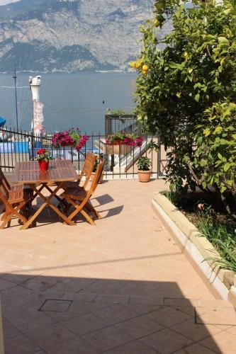 Casa Ines Fronte Lago Hotel in Brenzone sul Garda