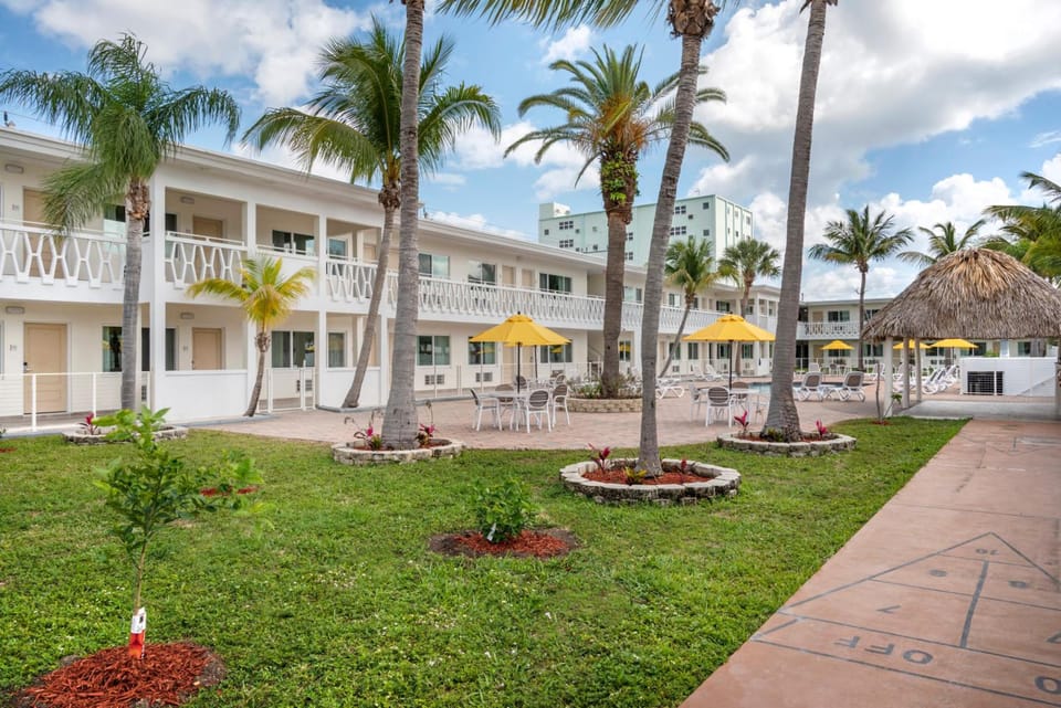 Downtown Hollywood Gardens Inn & Suites Hotel in Hollywood