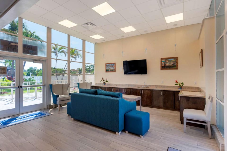 Downtown Hollywood Gardens Inn & Suites Hotel in Hollywood