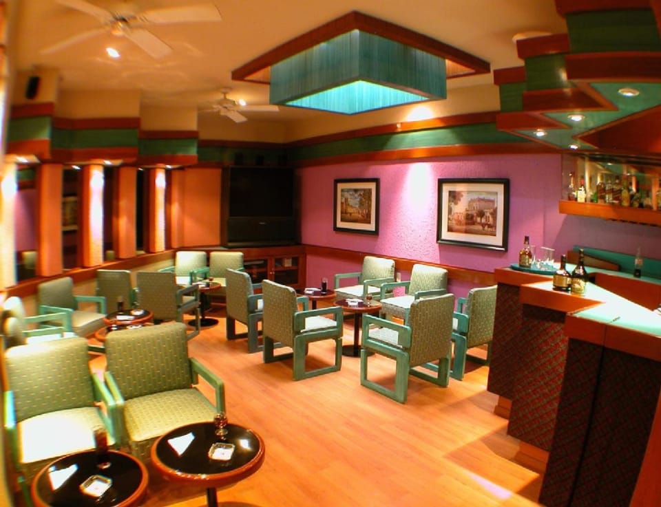 Bar/lounge