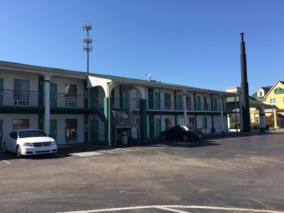 Travel Inn Hotel in Lebanon