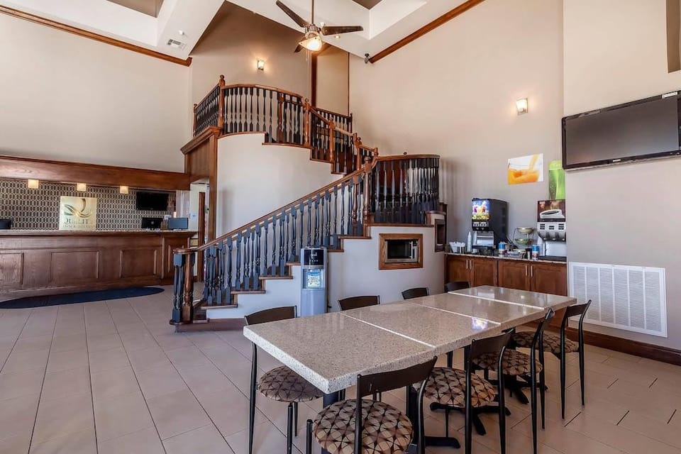 Quality Inn & Suites Hotel in Tulsa