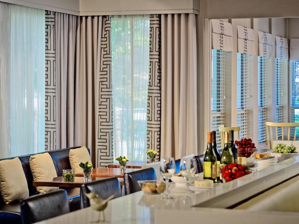 Sonesta ES Suites Cincinnati Hotel in Sharonville