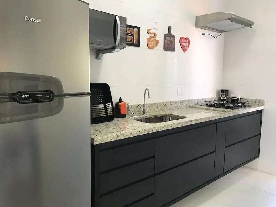 Apto novo e arejado com uma ampla sacada Hotel in Bertioga