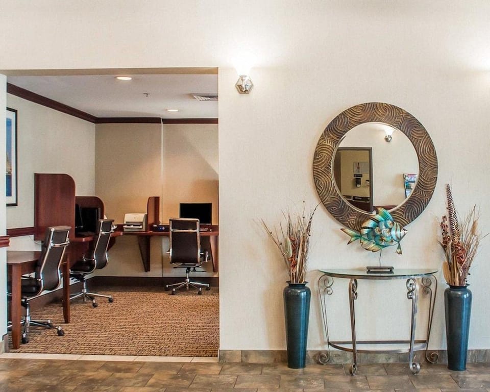 Comfort Inn Near Walden Galleria Mall Hotel in Cheektowaga