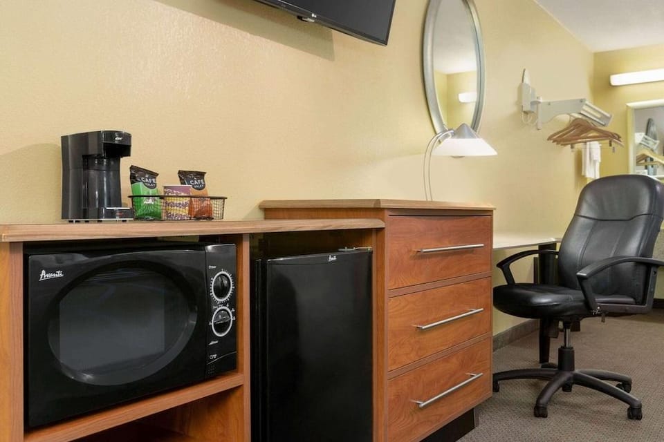 FairBridge Inn & Suites, Findlay Hotel in Findlay