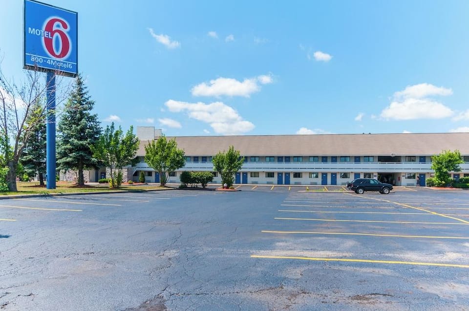 Motel 6 Hotel in Southgate