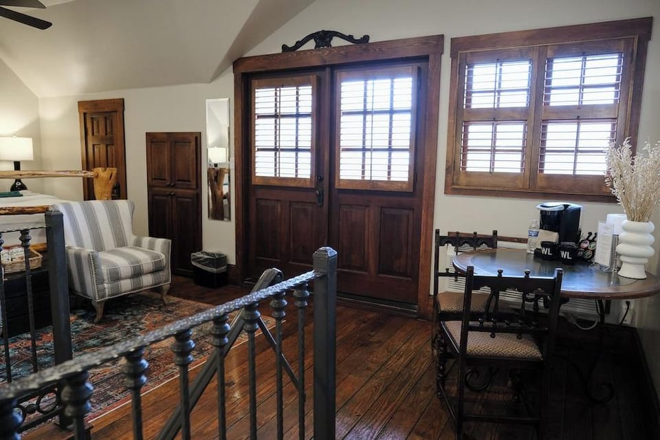 The Lodge Above Town Creek Hotel in Fredericksburg