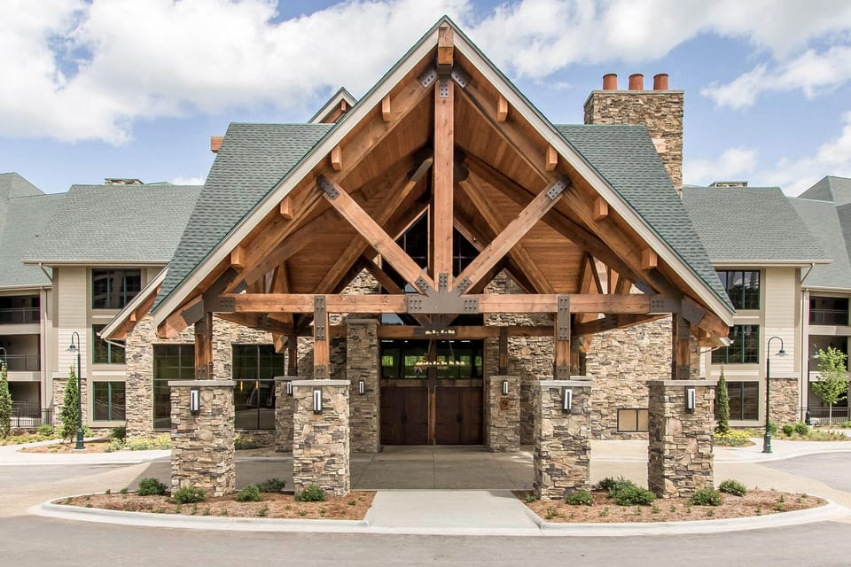 Paradise Point Resort Hotel in Ridgedale