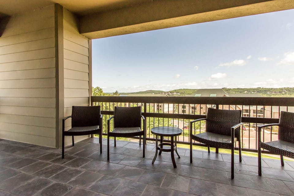Paradise Point Resort Hotel in Ridgedale