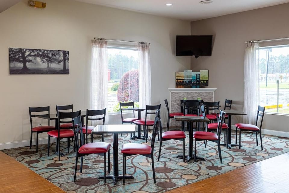 Super 8 by Wyndham Richmond Hill Hotel in Richmond Hill