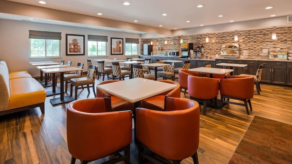 Lexington Inn & Suites - Joliet / Plainfield / I - 55 North Hotel in Joliet