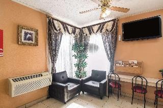 Econo Lodge Hotel in Oklahoma