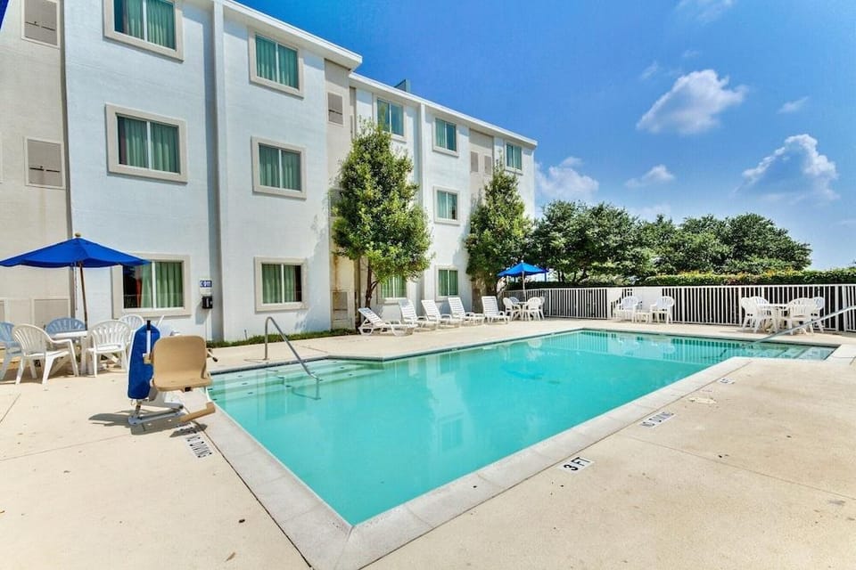 Motel 6 Hotel in Lewisville