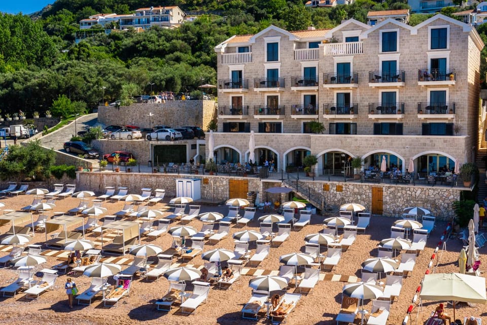 Hotel California by Aycon Hotel in Sveti Stefan