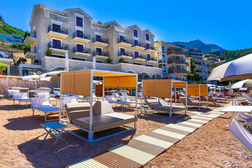 Hotel California by Aycon Hotel in Sveti Stefan